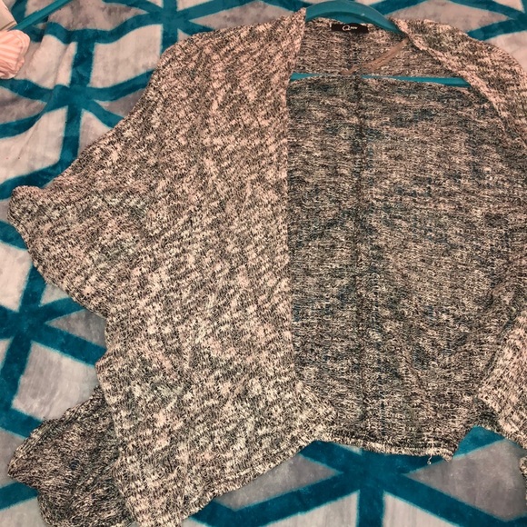 Spring/Summer Time Cover-up ☀️ - Picture 3 of 3